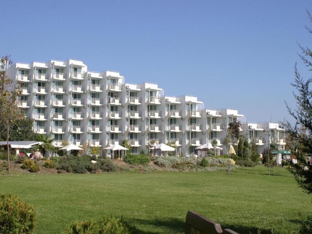 Laguna Beach Hotel Albena Bagian luar foto